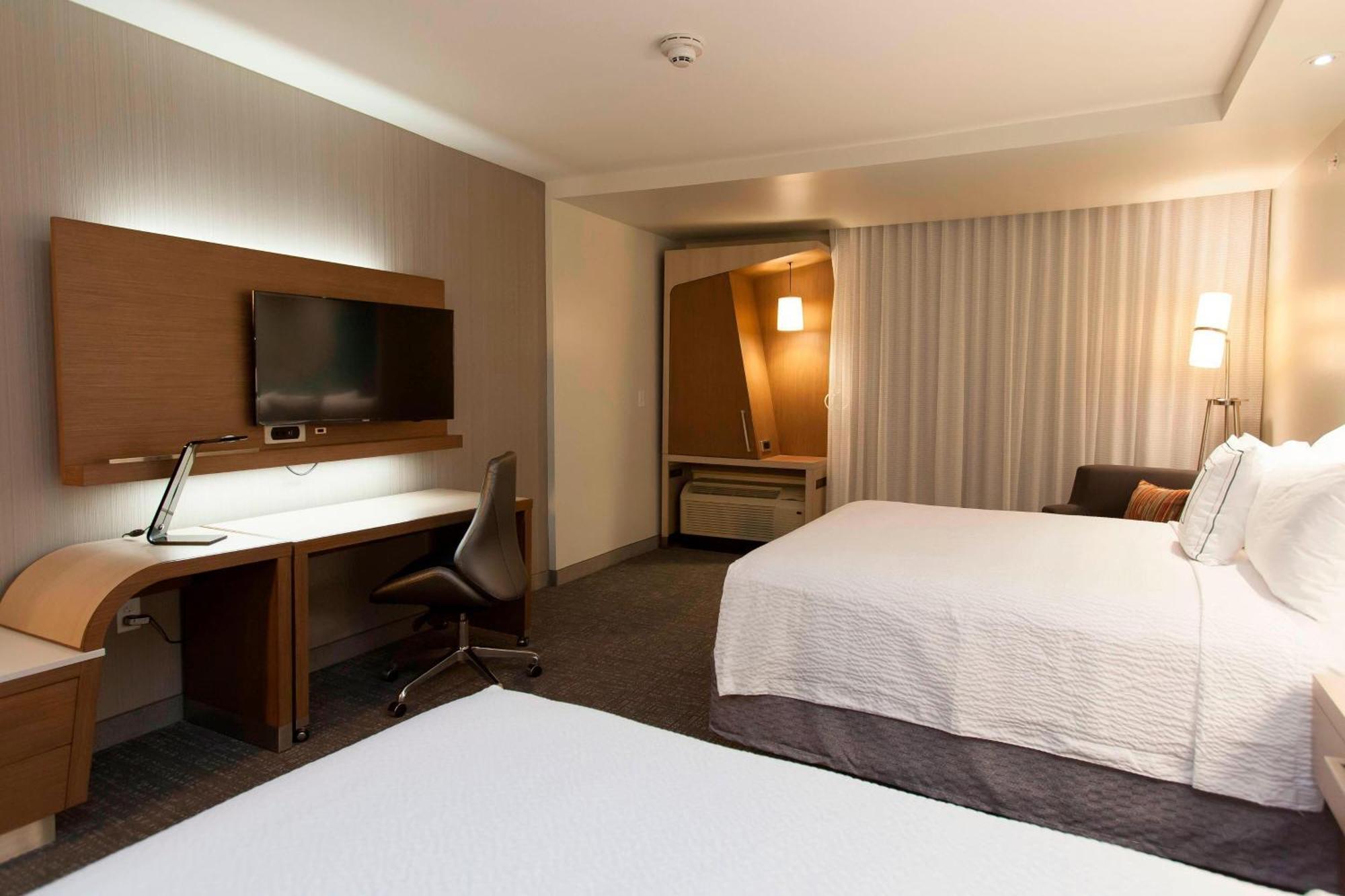 Courtyard By Marriott Houston City Place Spring Exterior photo